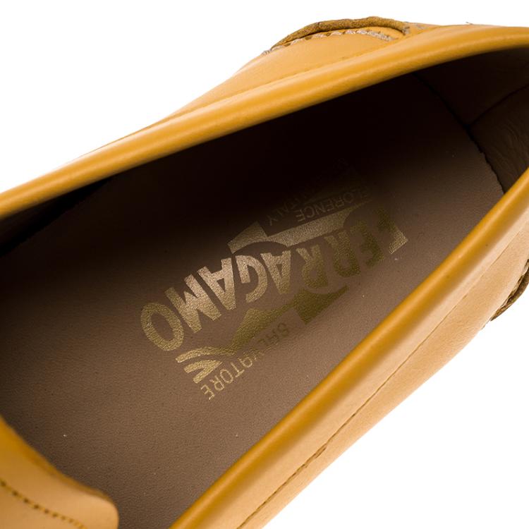 Pre Owned Salvatore Ferragamo Mustard Leather Parigi Gancini Driver Loafers Size 41