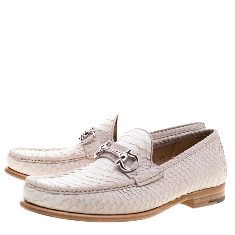 مملوكة مسبقًا Salvatore Ferragamo Cream Python Leather Mason Gancio Bit Loafers Size 43.5