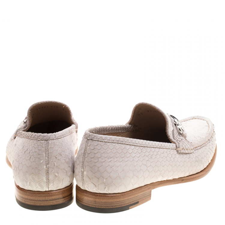 مملوكة مسبقًا Salvatore Ferragamo Cream Python Leather Mason Gancio Bit Loafers Size 43.5