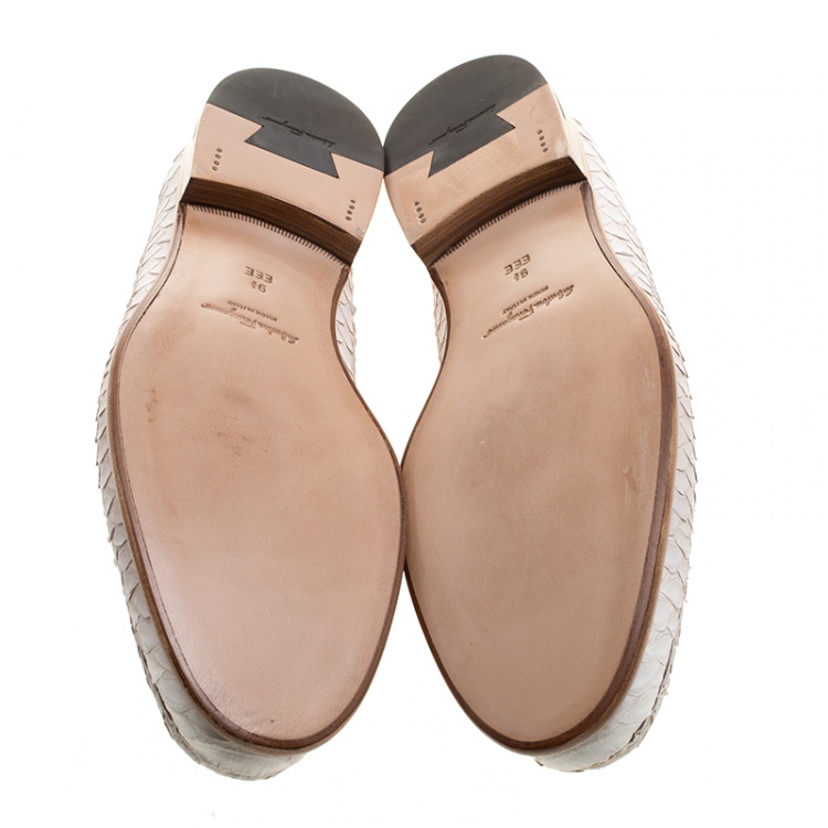 مملوكة مسبقًا Salvatore Ferragamo Cream Python Leather Mason Gancio Bit Loafers Size 43.5