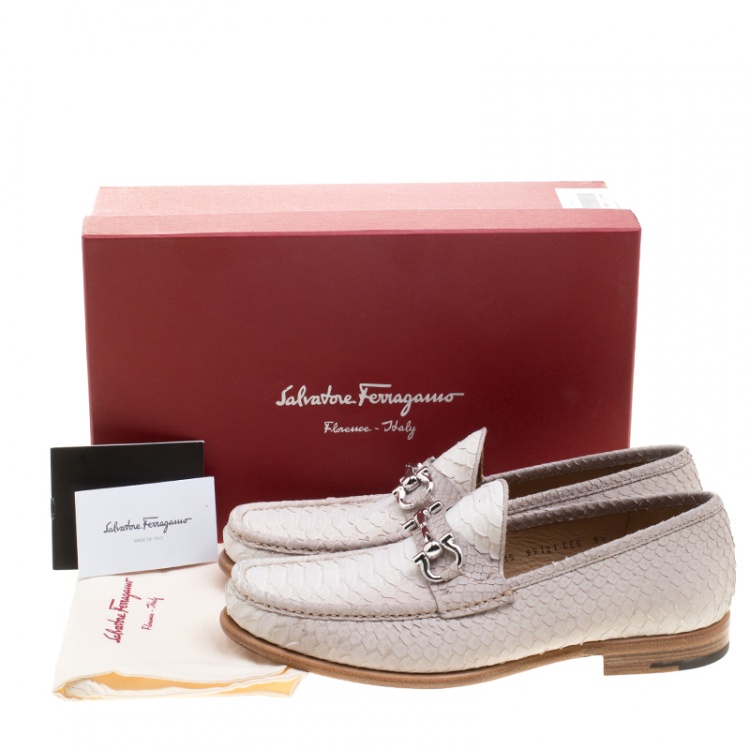 مملوكة مسبقًا Salvatore Ferragamo Cream Python Leather Mason Gancio Bit Loafers Size 43.5