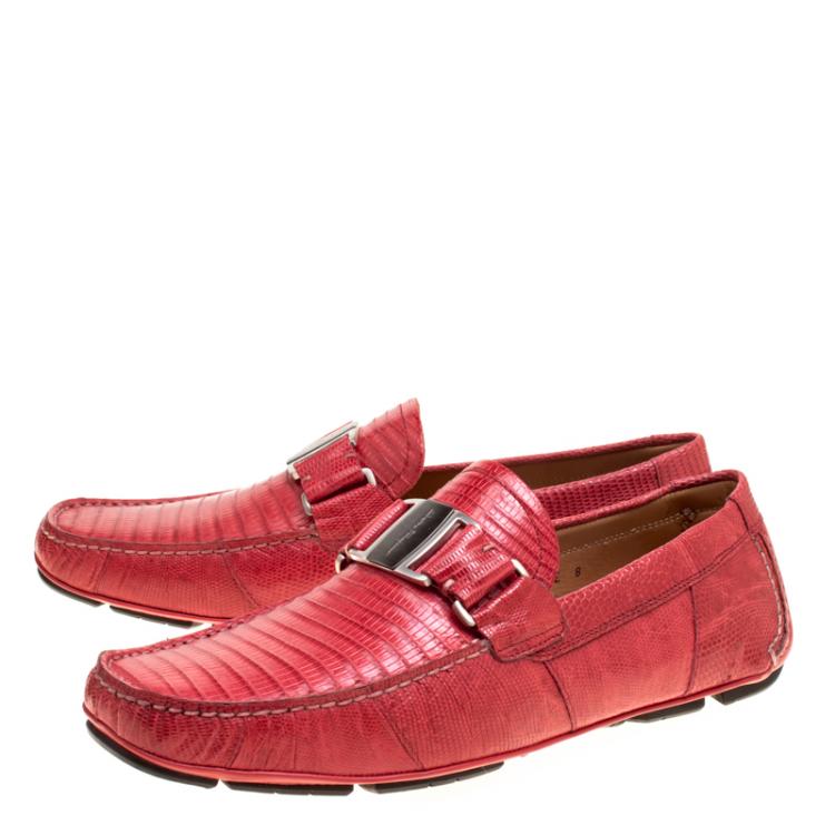 مملوكة مسبقًا Salvatore Ferragamo Coral Red Lizard Sardegna Loafers Size 42