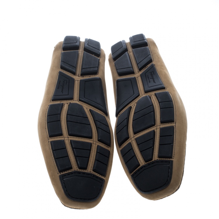 مملوكة مسبقًا Salvatore Ferragamo Dark Beige Nubuck Londra Loafers Size 42