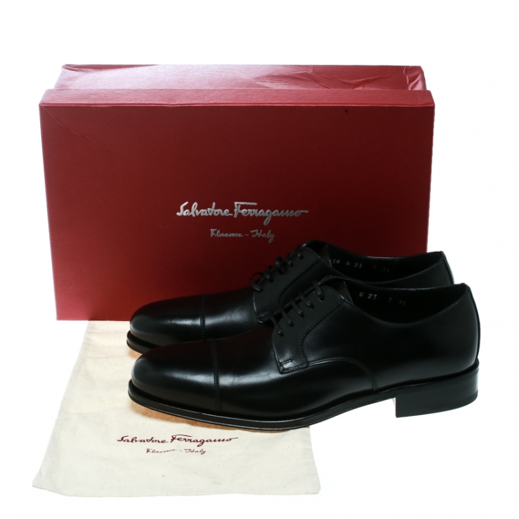 مملوكة مسبقًا Salvatore Ferragamo Black Leather Rand Lace Up Derby Size 41 