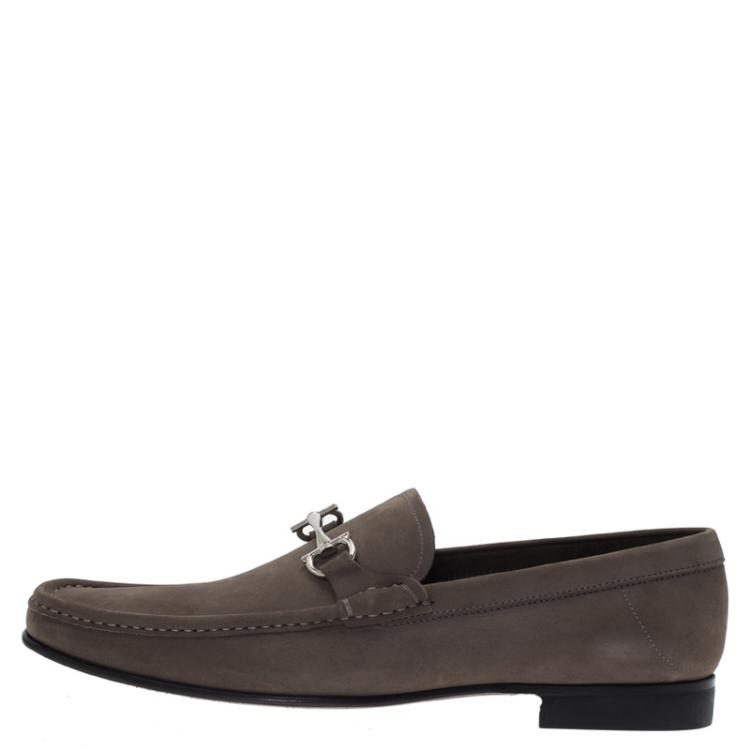 مملوكة مسبقًا Salvatore Ferragamo Grey Nubuck Maurice Gancio Bit Loafers Size 42.5