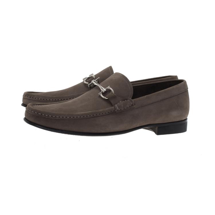 مملوكة مسبقًا Salvatore Ferragamo Grey Nubuck Maurice Gancio Bit Loafers Size 42.5