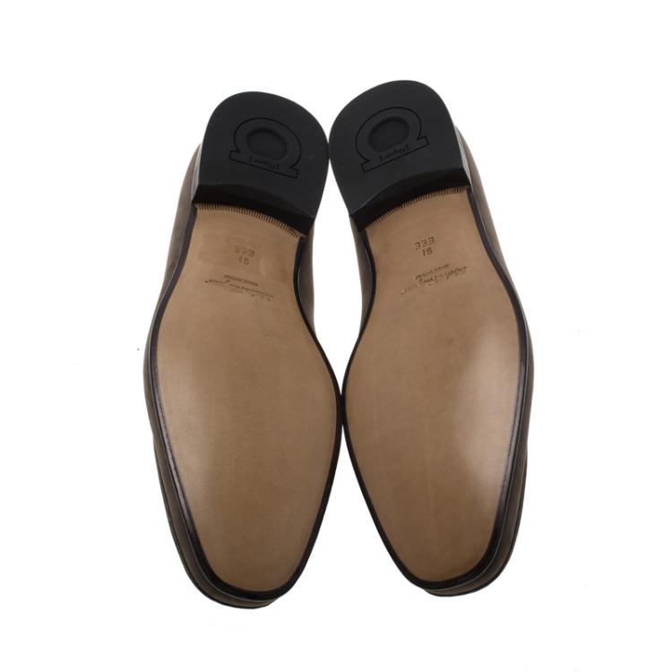 مملوكة مسبقًا Salvatore Ferragamo Grey Nubuck Maurice Gancio Bit Loafers Size 42.5