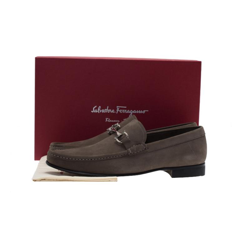 مملوكة مسبقًا Salvatore Ferragamo Grey Nubuck Maurice Gancio Bit Loafers Size 42.5