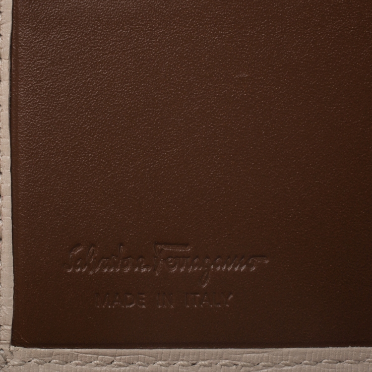 Pre Owned Salvatore Ferragamo Cream Leather Money Clip Wallet
