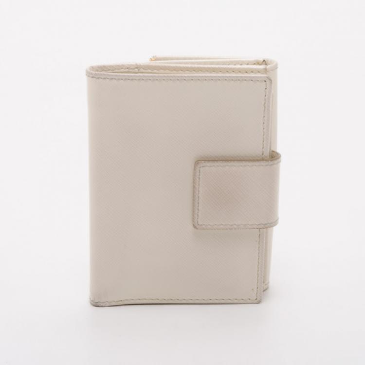 Pre Owned Salvatore Ferragamo White Patent Orico Billfold Wallet