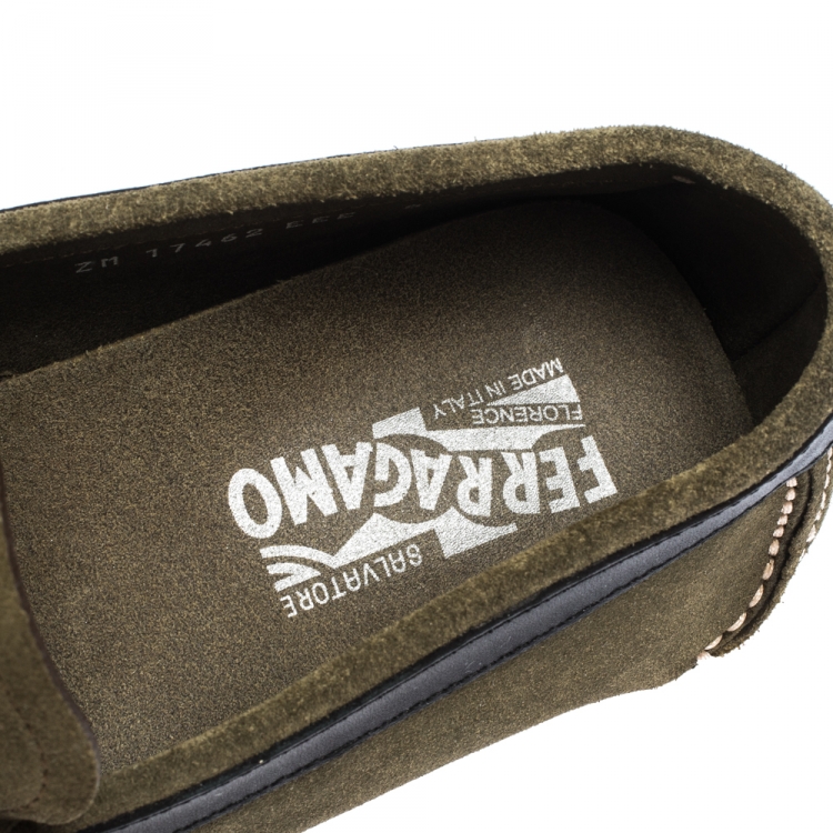 مملوكة مسبقًا Salvatore Ferragamo Green Suede Gancio Bit Loafers Size 42