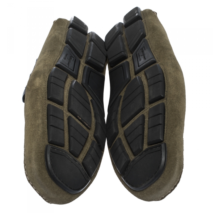 ممل�وكة مسبقًا Salvatore Ferragamo Green Suede Gancio Bit Loafers Size 42