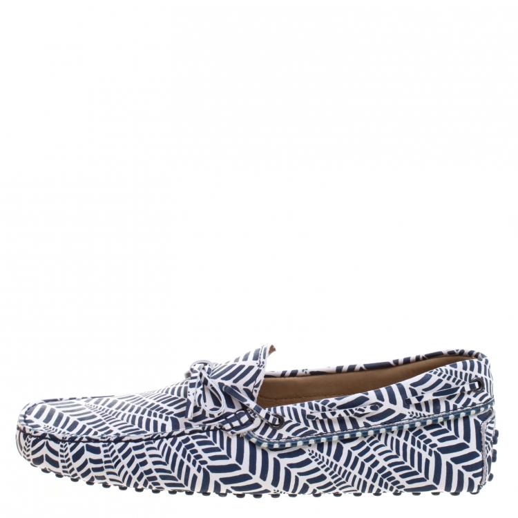 مملوكة مسبقًا Tod's Blue and White Printed Leather Bow Loafers Size 43