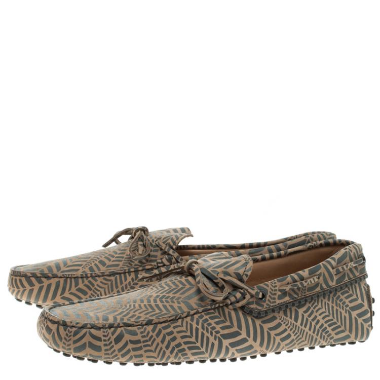 مملوكة مسبقًا Tod's Beige and Grey Printed Leather Bow Loafers Size 44