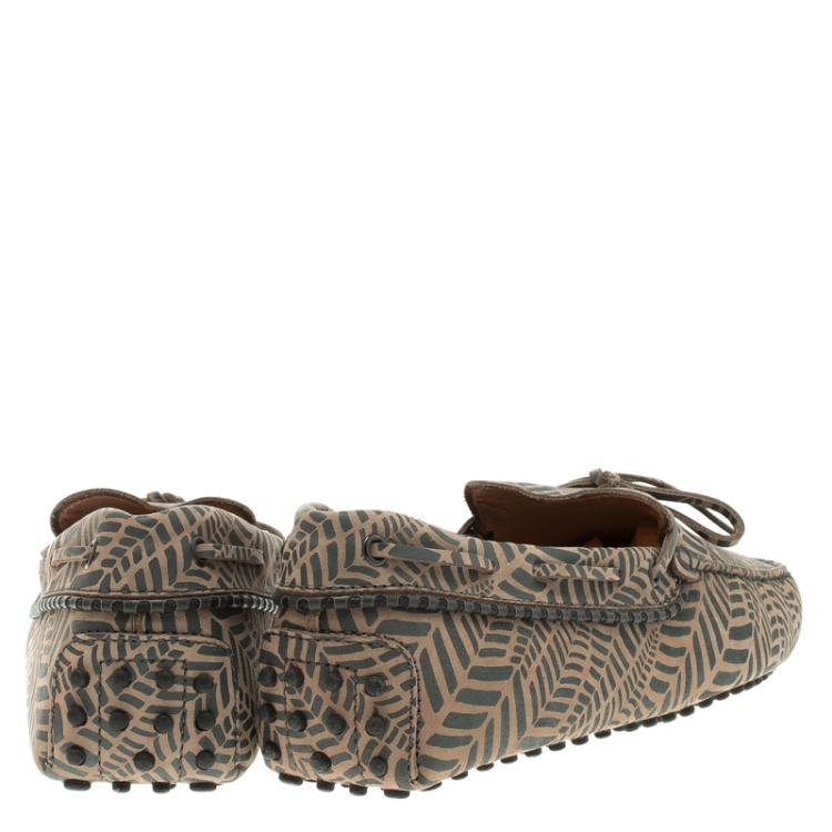 مملوكة مسبقًا Tod's Beige and Grey Printed Leather Bow Loafers Size 44
