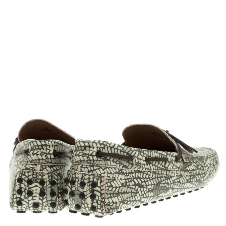 مملوكة مسبقًا Tod's Green Abstract Print Leather Bow Loafers Size 42.5