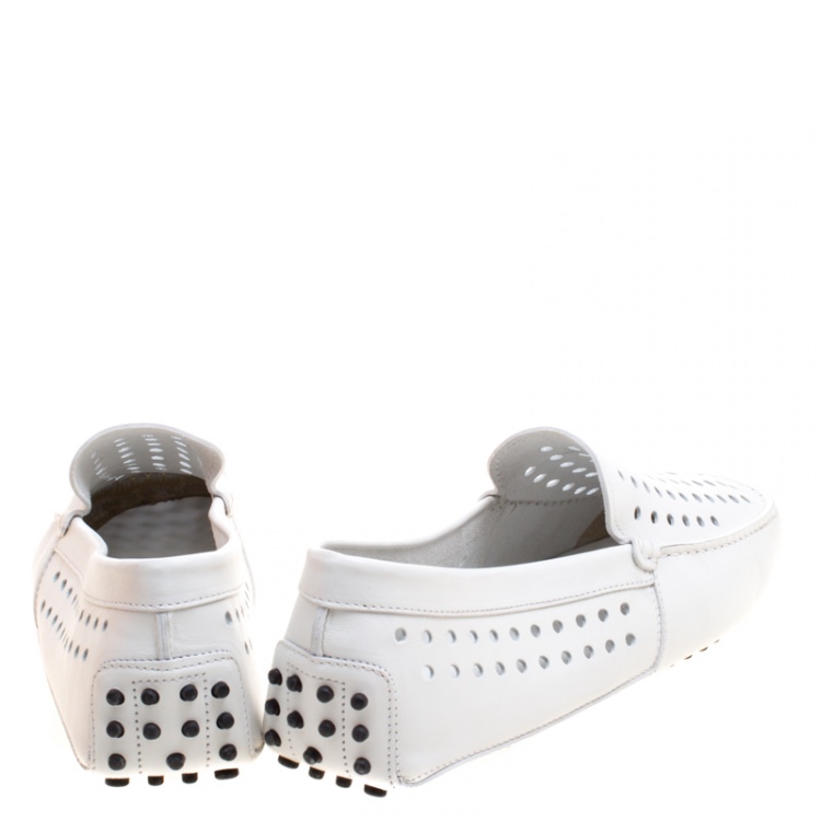 مملوكة مسبقًا Tod's White Perforated Leather Loafers Size 43