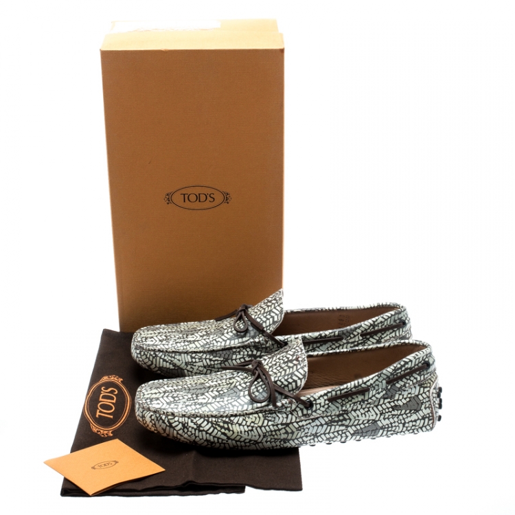 مملوكة مسبقًا Tod's Green Abstract Print Leather Bow Loafers Size 44.5