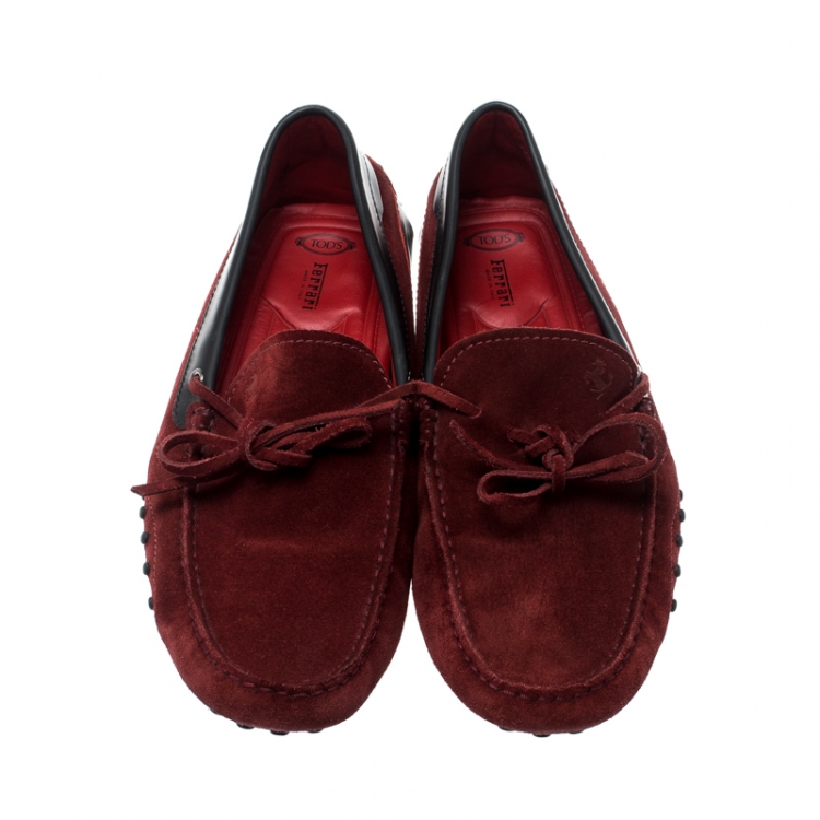 مملوكة مسبقًا Tod's For Ferrari Burgundy Suede Gommino Loafers Size 42