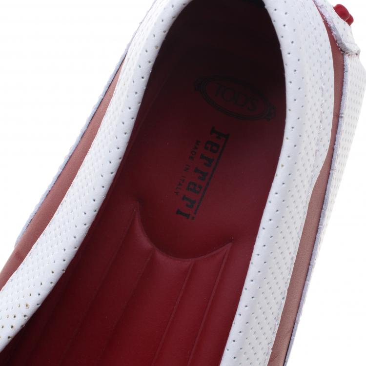 مملوكة مسبقًا Tod's For Ferrari White and Red Leather Bow Loafers Size 44.5