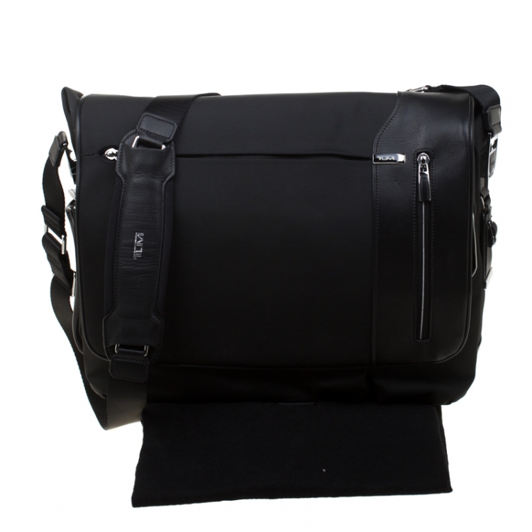 Pre Owned Tumi Black Nylon and Leather Arrive Galeao Messenger Bag