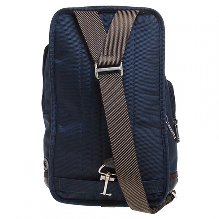 tumi saratoga sling