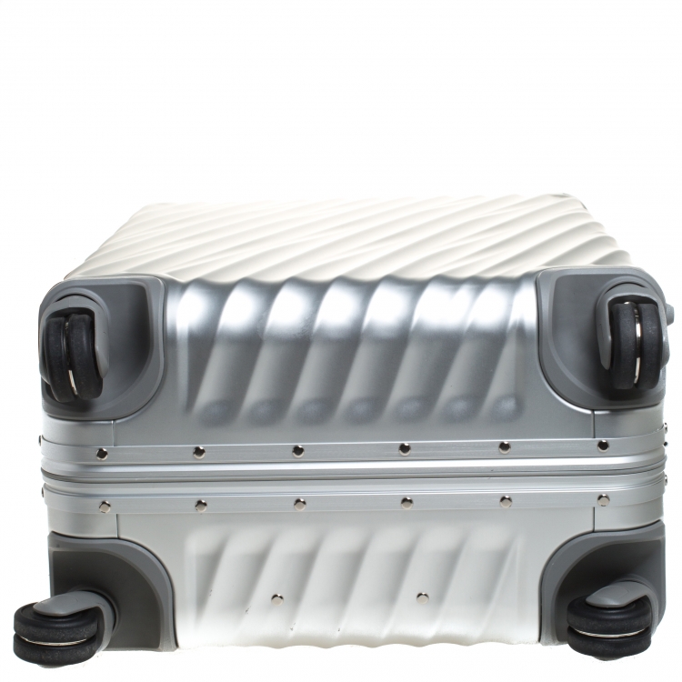 Pre Owned TUMI Silver Aluminum 4 Wheel Short Trip Packing Case 19 Degrees Luggage 65