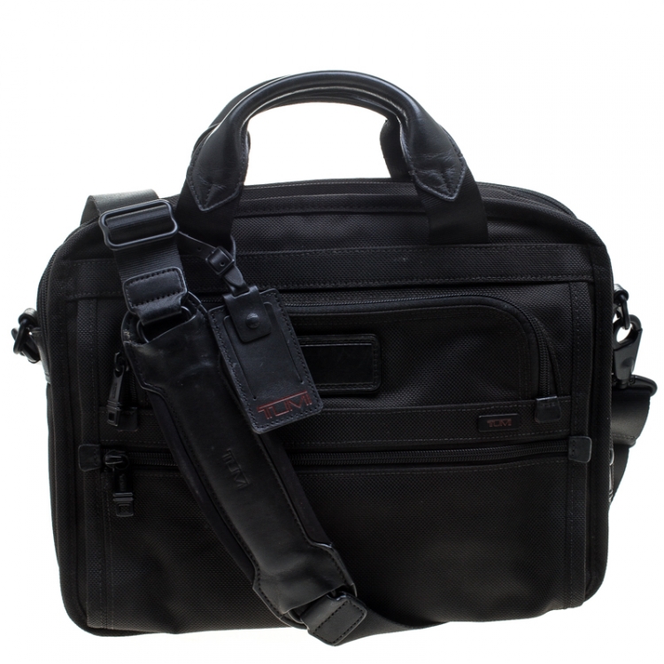 tumi travel bag