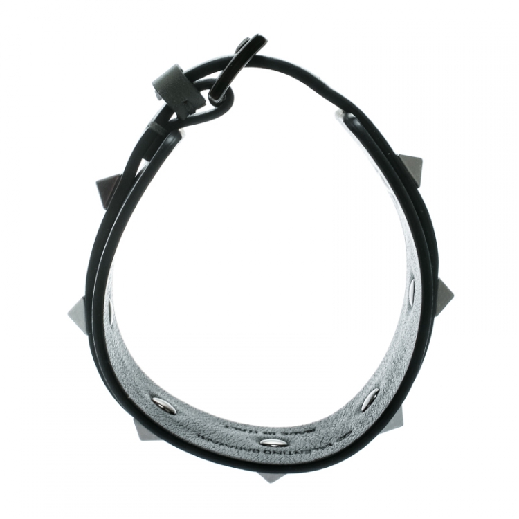 Pre Owned Valentino Large Rockstud Bi Color Leather Gunmetal Tone Cuff Bracelet 