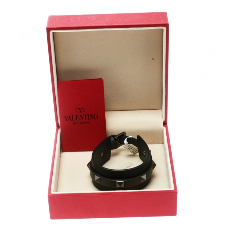 Pre Owned Valentino Large Rockstud Bi Color Leather Gunmetal Tone Cuff Bracelet 