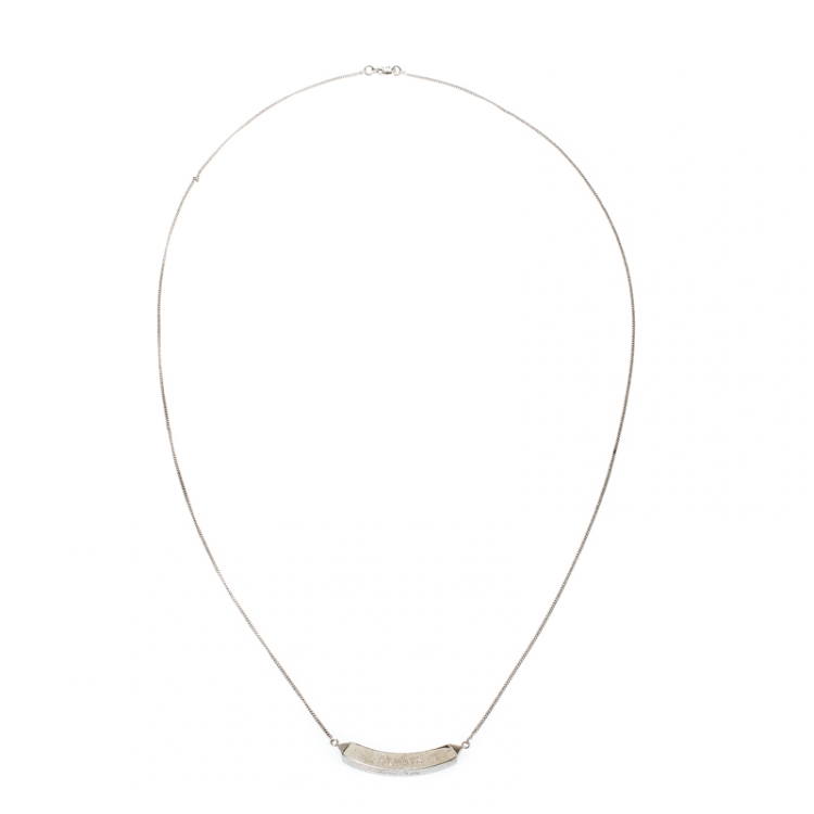 Pre Owned Valentino Always Silver Tone Pendant Chain Necklace 