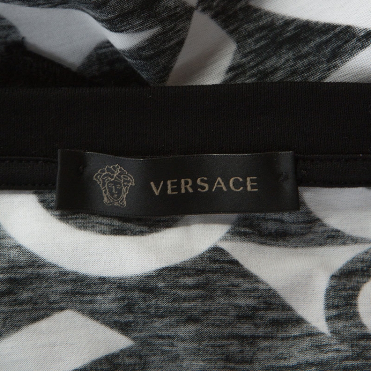 مملوكة مسبقًا Versace Monochrome Optical Illusion Print Cotton V-Neck T-Shirt L