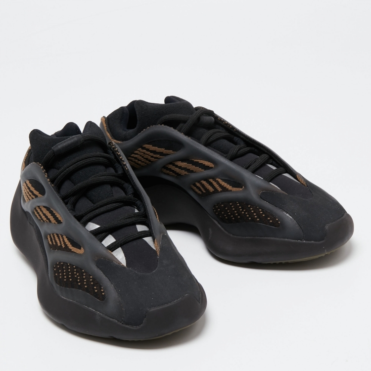 Pre Owned Yeezy x Adidas Brown/Black Knit Fabric and Rubber 700 V3 Clay Brown Sneakers Size 41 1/3