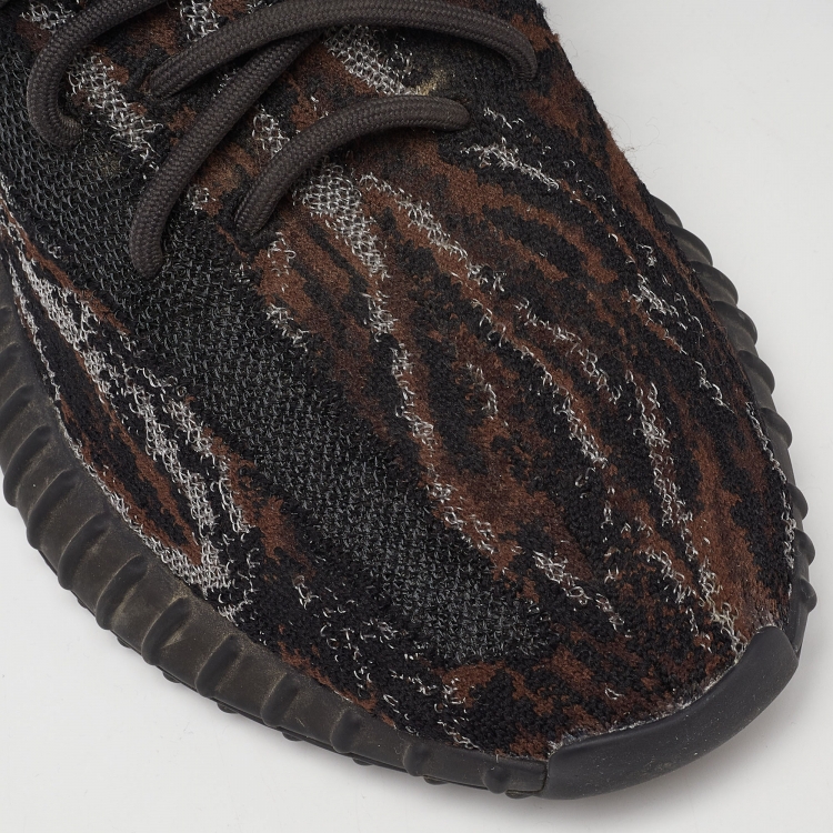 Pre Owned Yeezy x Adidas Brown/Black Knit Fabric Boost 350 V2 Mx-Oat Sneakers Size 42.5