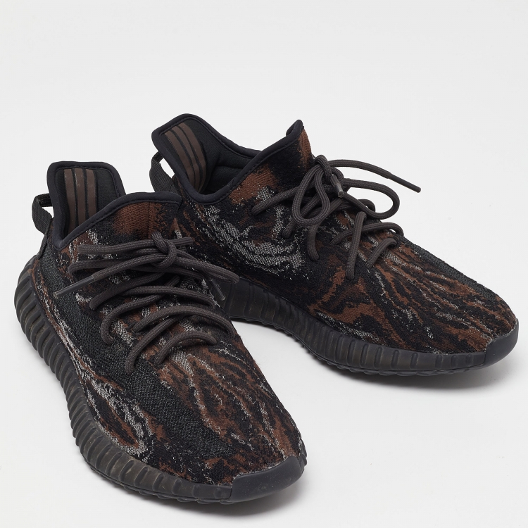 Pre Owned Yeezy x Adidas Brown/Black Knit Fabric Boost 350 V2 Mx-Oat Sneakers Size 42.5