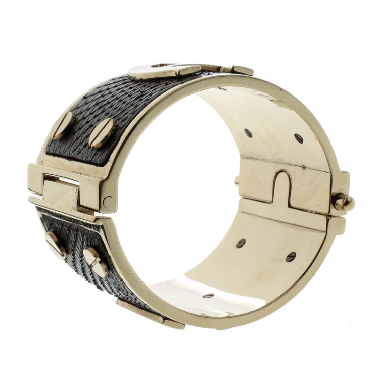 مملوكة مسبقًا Aigner Metallic Leather Gold Tone Wide Cuff Bracelet 18cm
