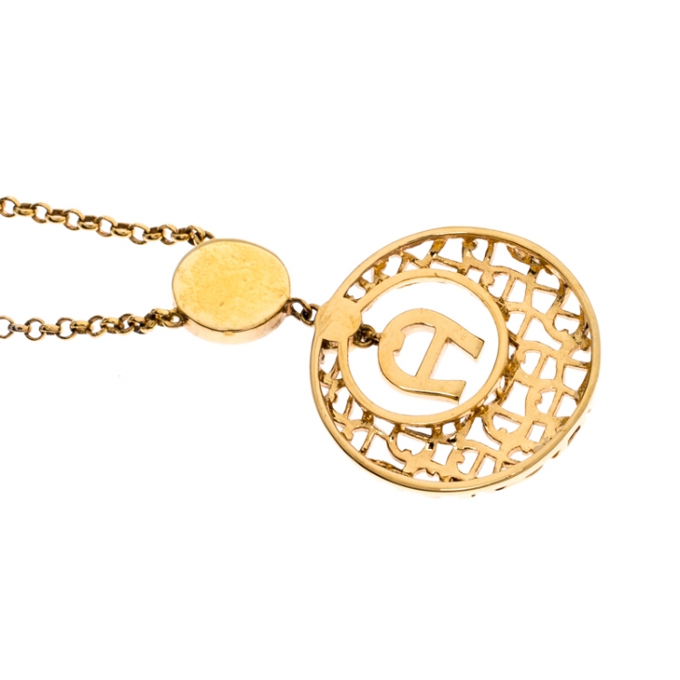 مملوكة مسبقًا Aigner Faux Pearl Crystal Textured Gold Tone Pendant Necklace