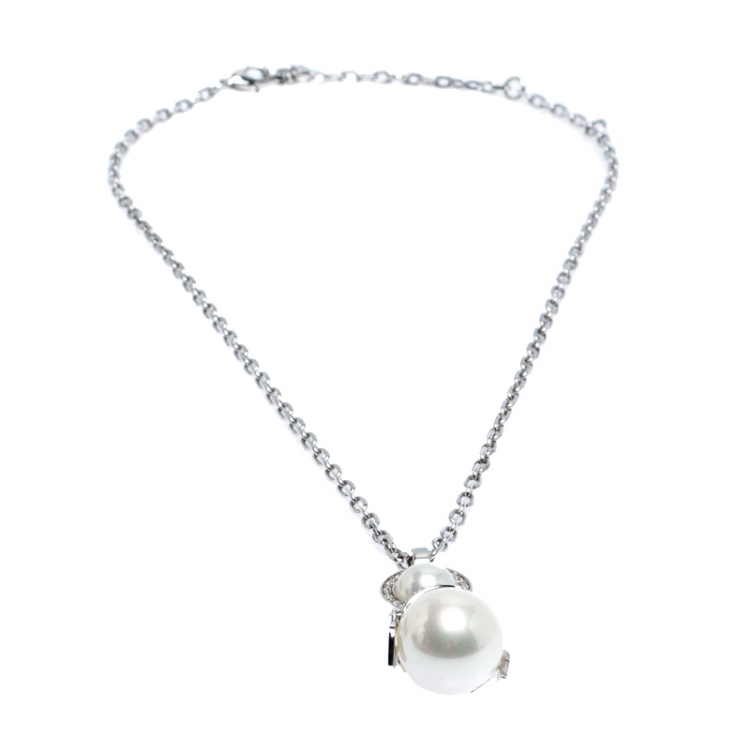 مملوكة مسبقًا Aigner Silver Plated Crystal and Faux Pearl Pendant Necklace