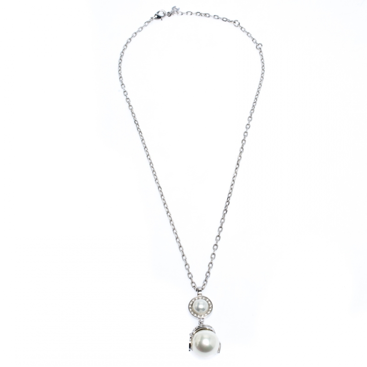مملوكة مسبقًا Aigner Silver Plated Crystal and Faux Pearl Pendant Necklace