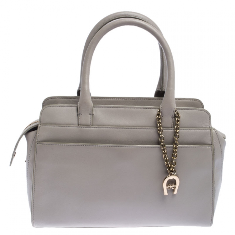 Pre Owned Aigner Light Grey Leather Turnlock Shoulder Bag