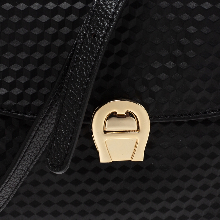 Pre Owned Aigner Black Leather Flap Chain Crossbody Bag