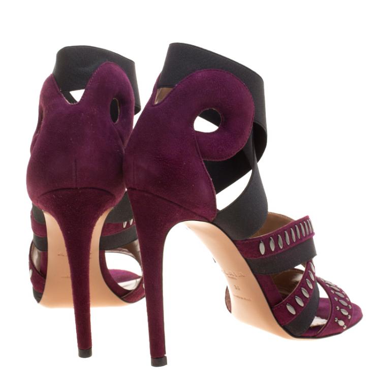مملوكة مسبقًا Alaia Bordeaux Studded Suede Cross Strap Peep Toe Sandals Size 38