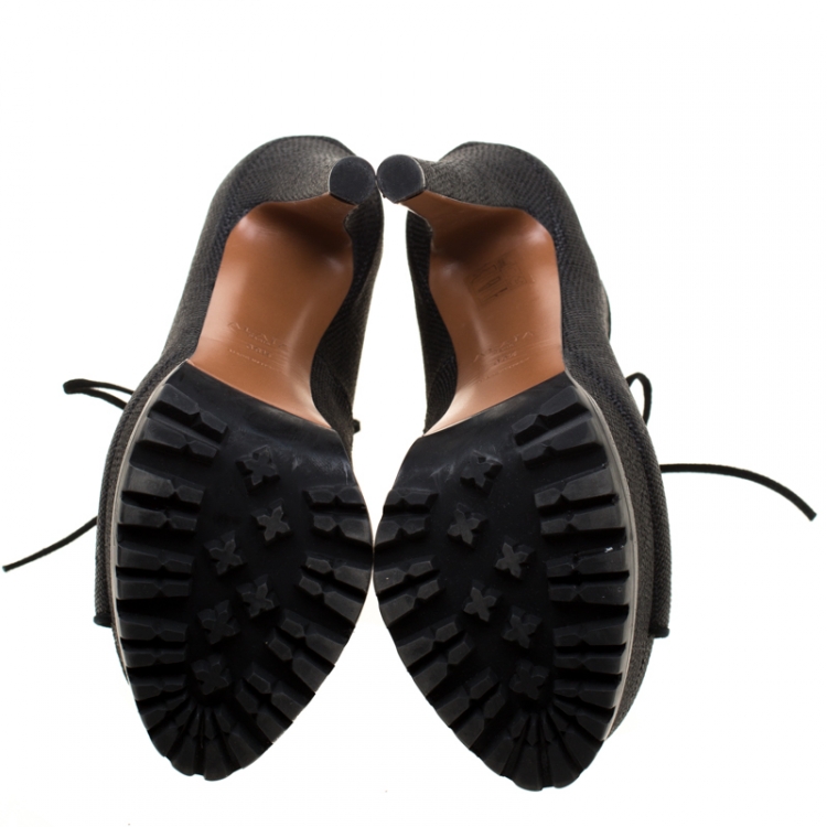 مملوكة مسبقًا Alaia Black Canvas Cut Out Lace Up Platform Booties Size 38.5
