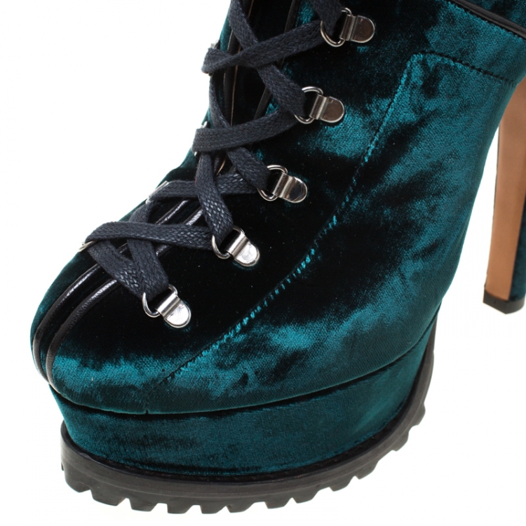مملوكة مسبقًا Alaia Emerald Green Velvet And Black Leather Hiker Platform Lace Up Boots Size 39