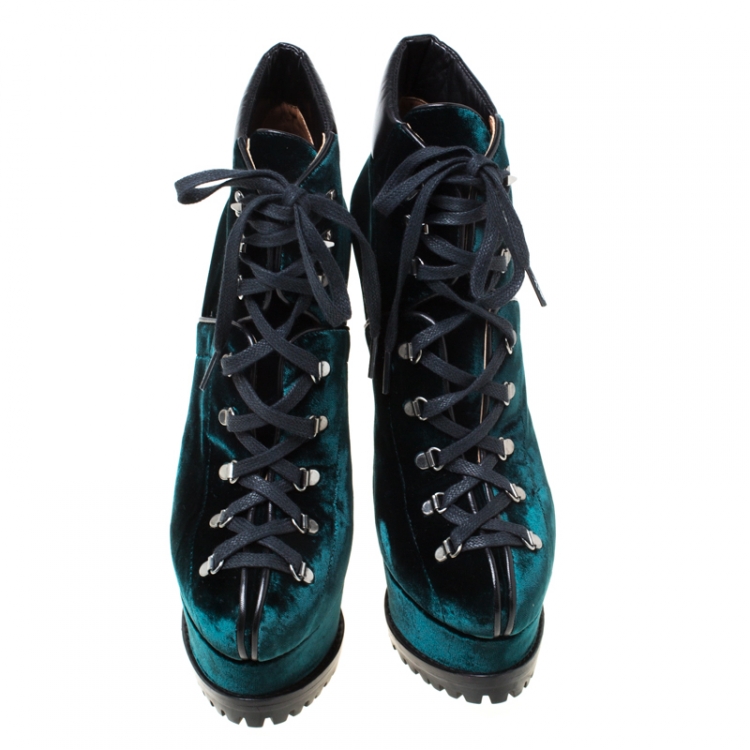مملوكة مسبقًا Alaia Emerald Green Velvet And Black Leather Hiker Platform Lace Up Boots Size 39