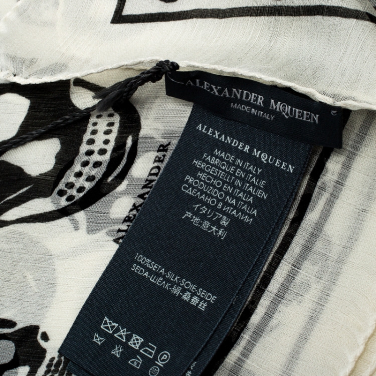 Pre Owned Alexander McQueen White Skull Print Silk Foulard Scarf