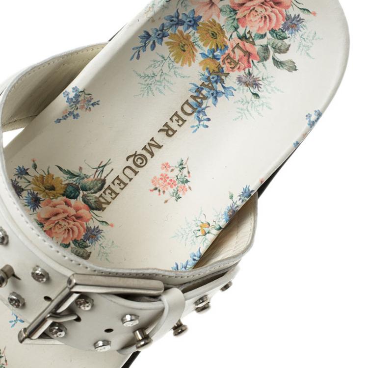 Pre Owned Alexander McQueen White Leather Studded Platform Sandals