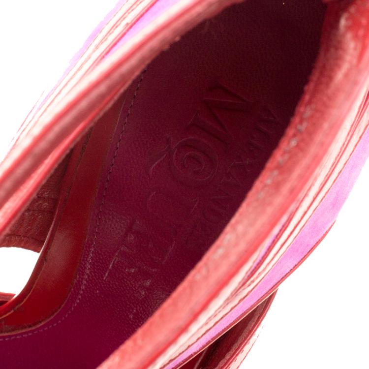 مملوكة مسبقًا Alexander McQueen Two Tone Suede and Leather Cut Out Peep Toe Sandals Size 38.5