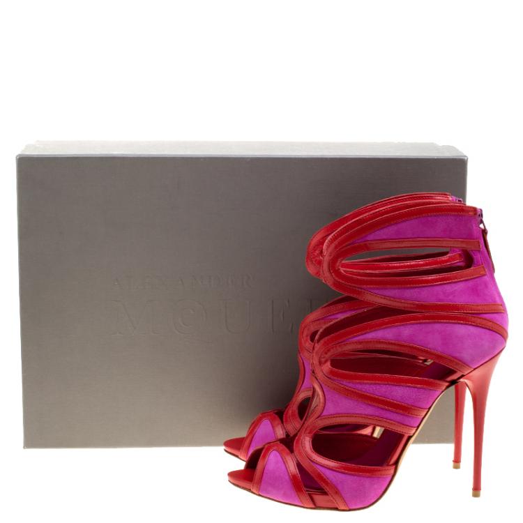 مملوكة مسبقًا Alexander McQueen Two Tone Suede and Leather Cut Out Peep Toe Sandals Size 38.5