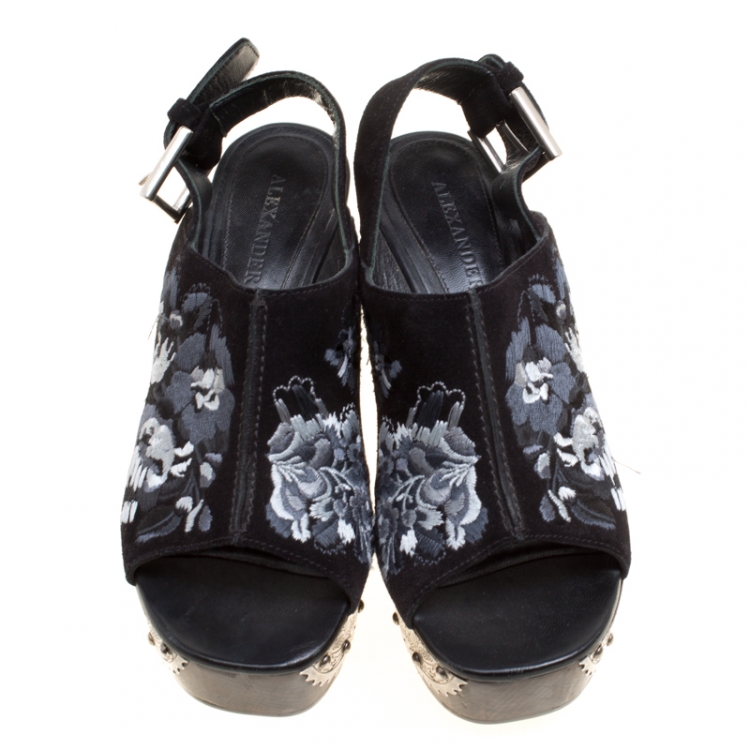 مملوكة مسبقًا Alexander McQueen Black Floral Embroidered Suede Metal Detail Wood Platform Sandals Size 37